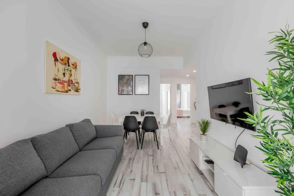 Lovely 3-Bedroom Condo W/ Free Parking On Premises Queluz Kültér fotó