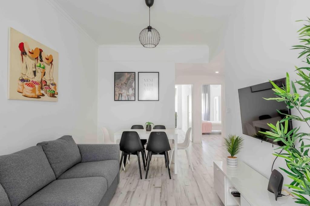 Lovely 3-Bedroom Condo W/ Free Parking On Premises Queluz Kültér fotó