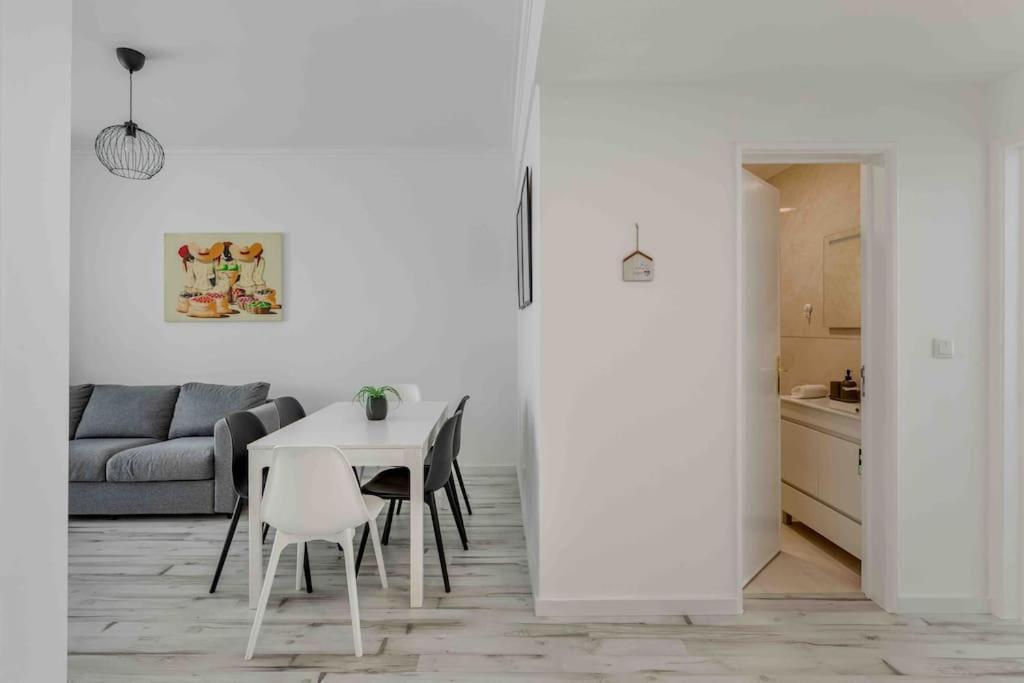 Lovely 3-Bedroom Condo W/ Free Parking On Premises Queluz Kültér fotó