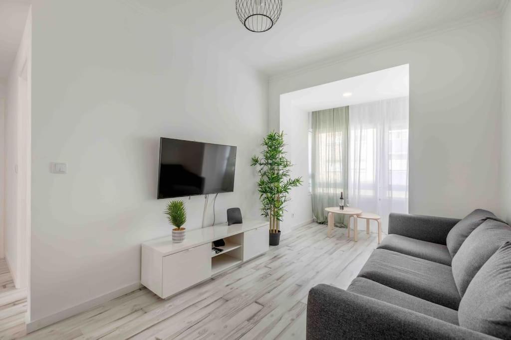 Lovely 3-Bedroom Condo W/ Free Parking On Premises Queluz Kültér fotó