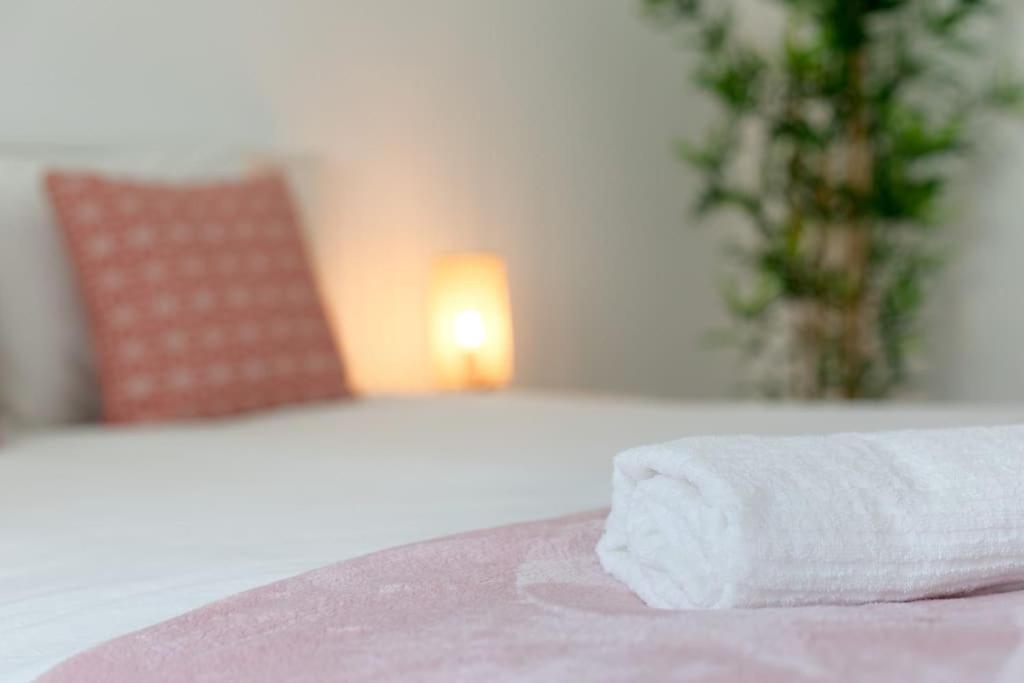 Lovely 3-Bedroom Condo W/ Free Parking On Premises Queluz Kültér fotó