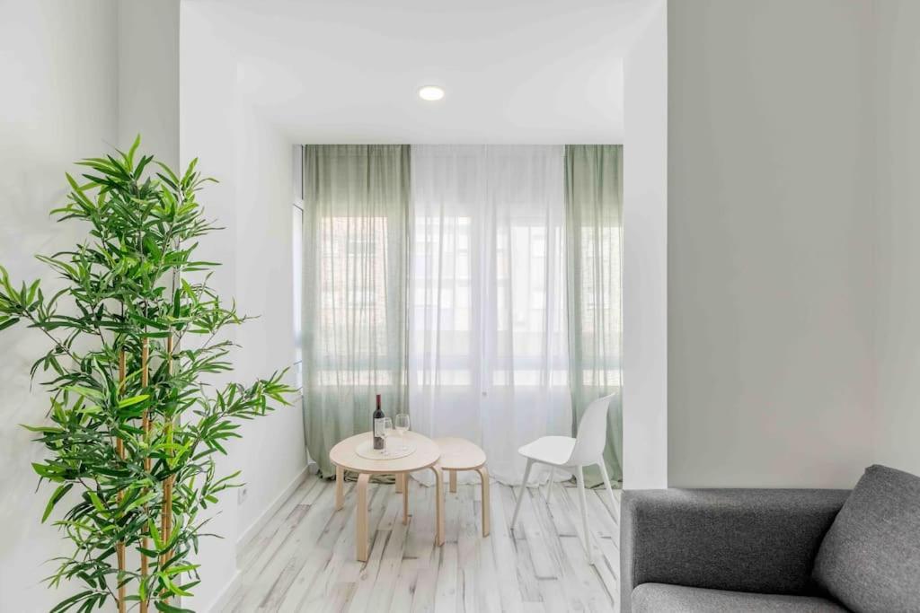 Lovely 3-Bedroom Condo W/ Free Parking On Premises Queluz Kültér fotó